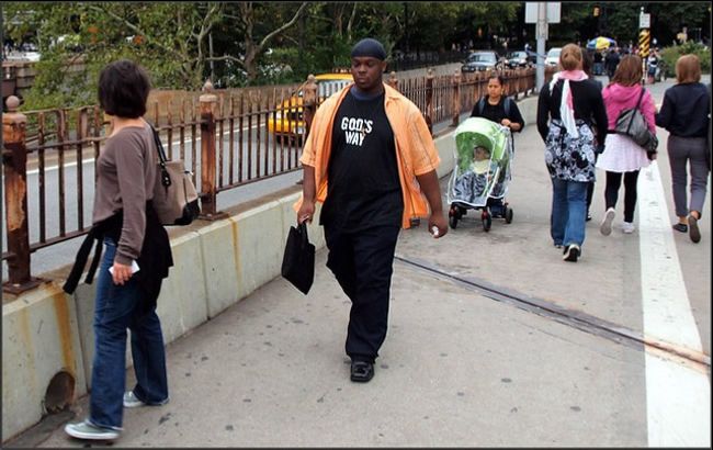 Man wearing a doo rag